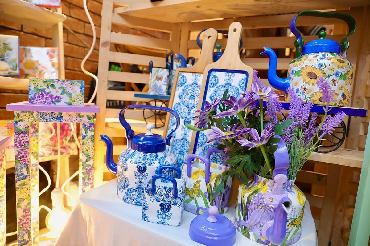 হ্যান্ডপেইন্ট ও ডিজিটাল পেইন্ট করা বাসনকোসন