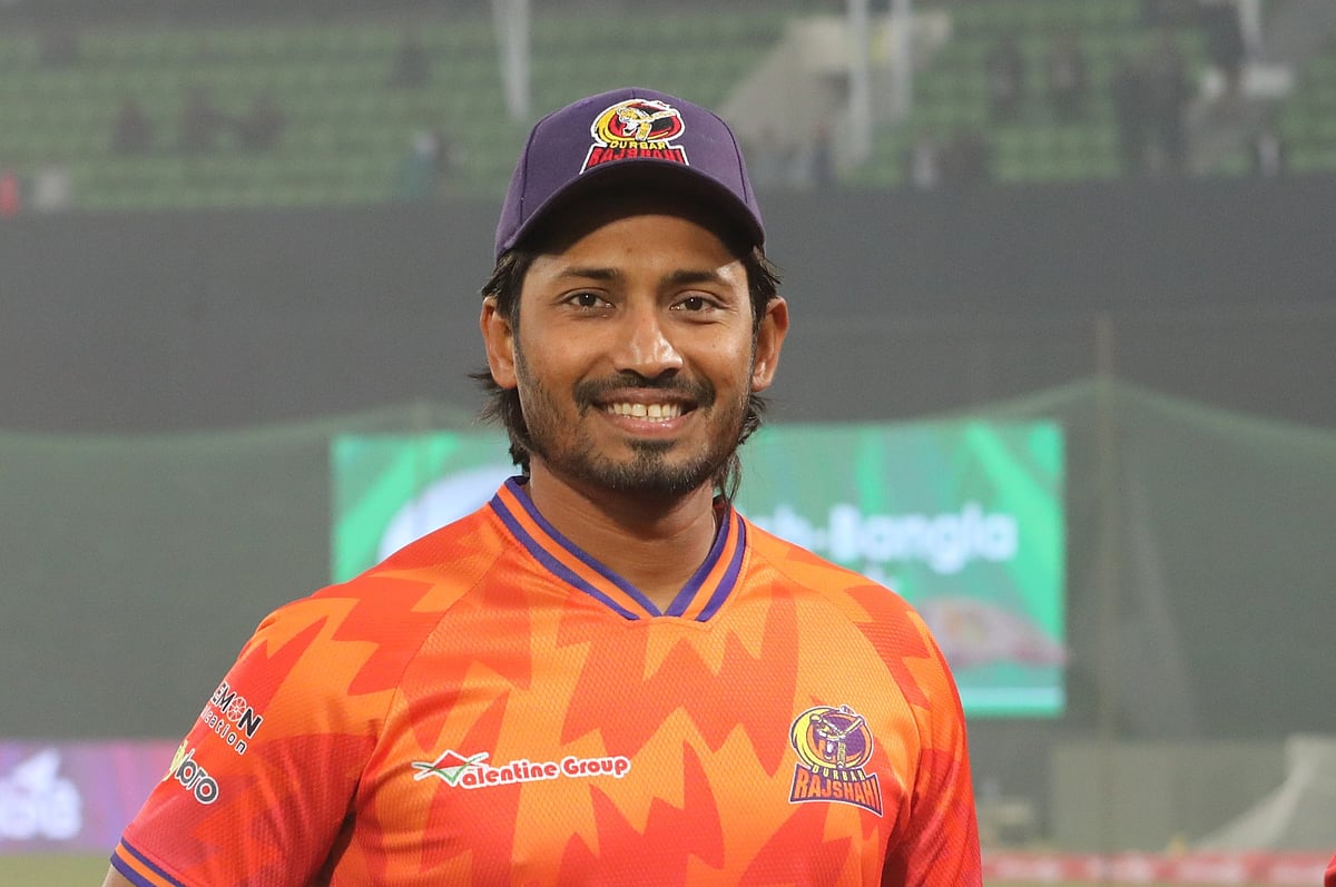 এনামুল হক বিপিএলে দুর্বার রাজশাহীর হয়ে খেলছেন।