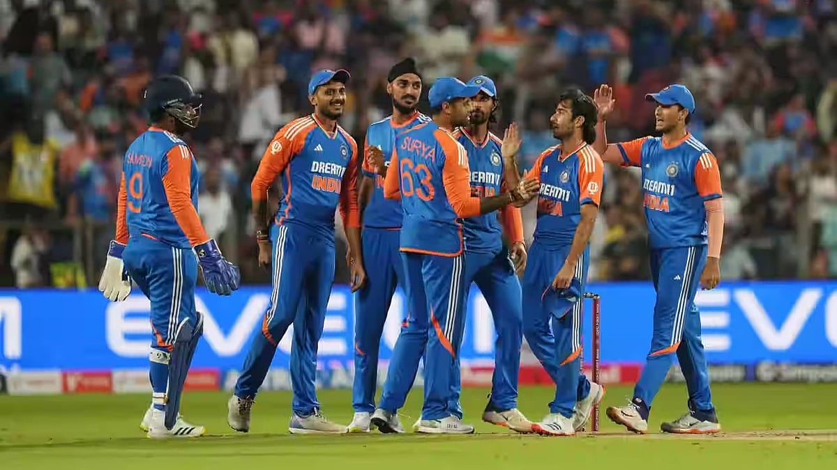 পুনেতে সিরিজের চতুর্থ টি–টোয়েন্টিতে ভারত ১২ জন নিয়ে খেলেছে বলে অভিযোগ করেছে ইংল্যান্ড