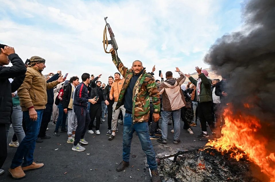 বাশার আল আসাদের পতনের পর দামেস্কের সিরিয়াবাসীর উদযাপন