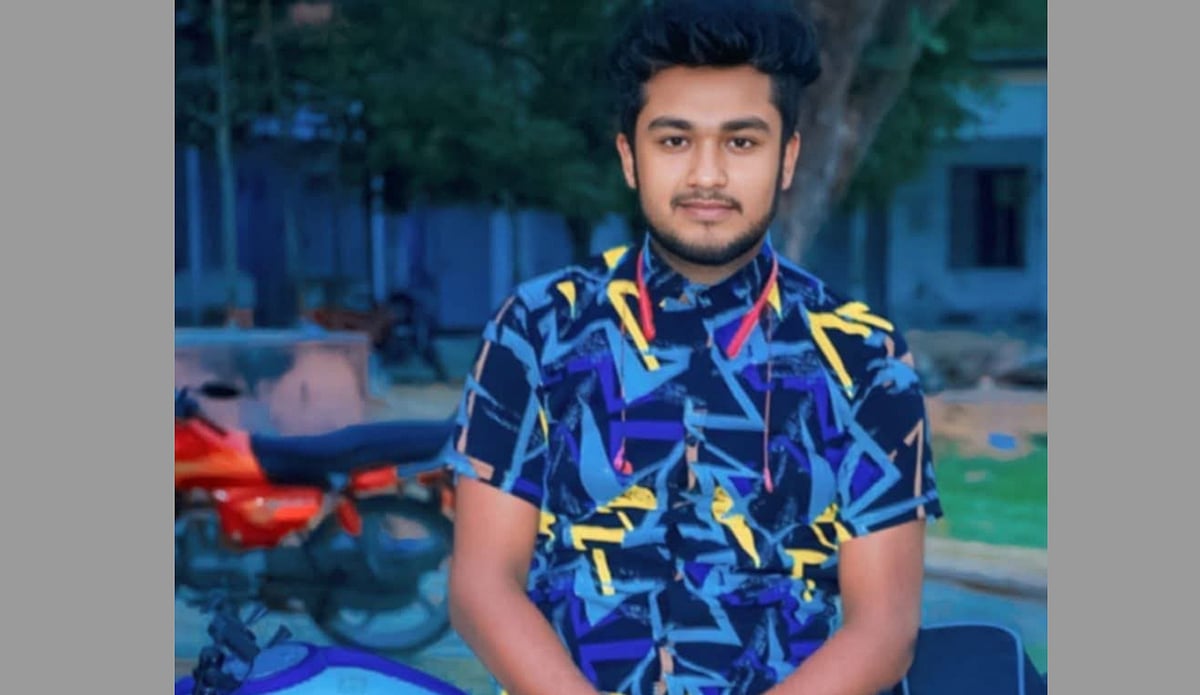 যশোরের অভয়নগর উপজেলার হরিশপুর গ্রামে আজ দুপুরে বিদ্যুৎস্পৃষ্ট হয়ে সুজল সরকার মারা গেছেন