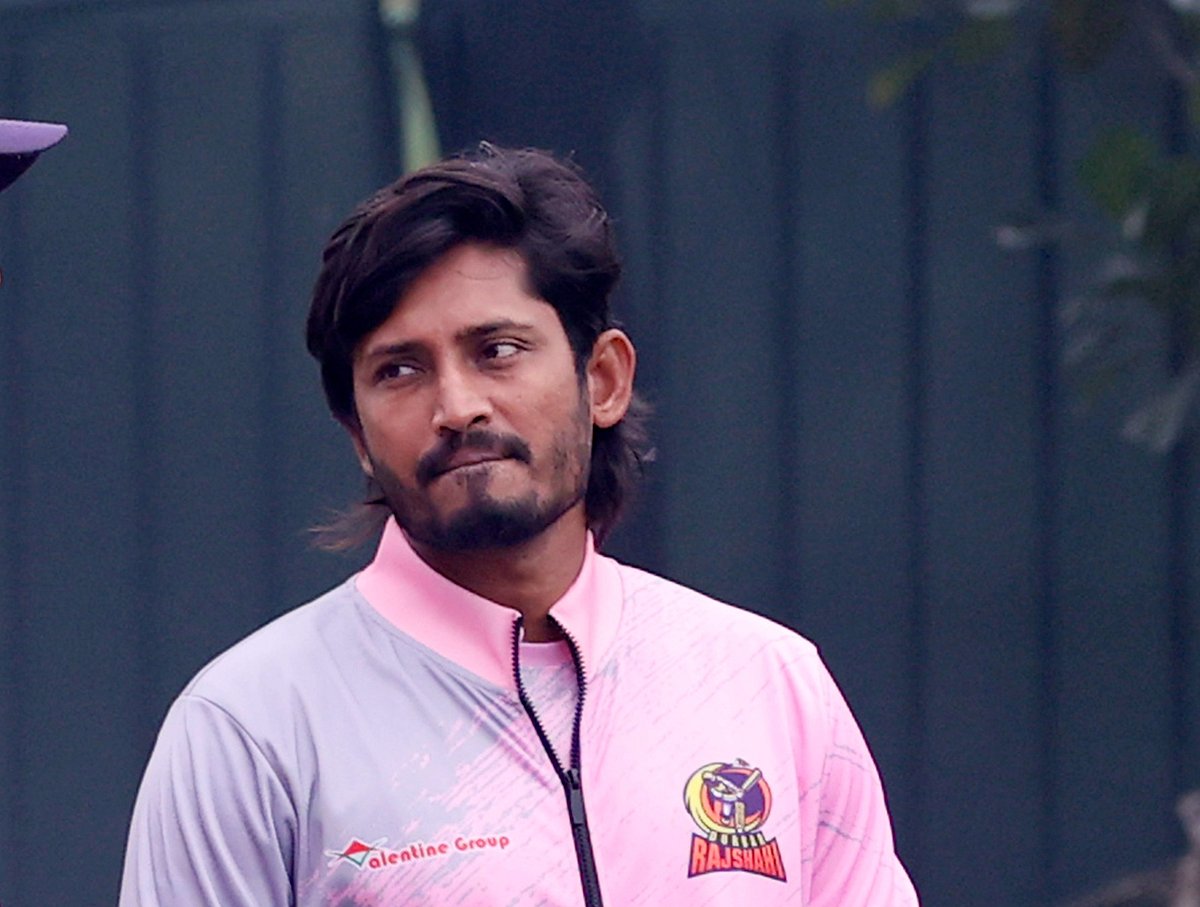 এনামুল হক এবারের বিপিএলে দুর্বার রাজশাহীর হয়ে খেলেছেন।