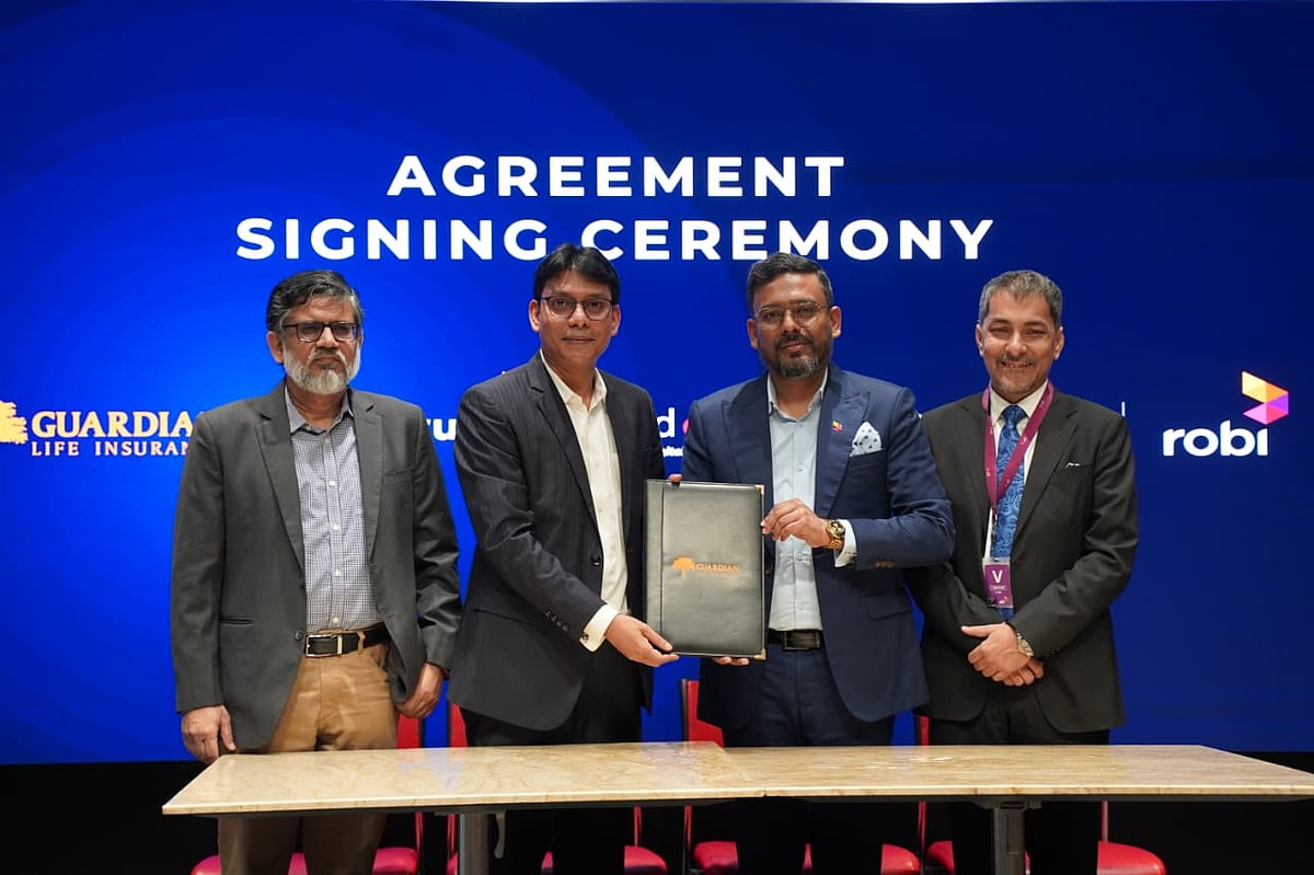 গার্ডিয়ান লাইফ ইনস্যুরেন্স লিমিটেড সম্প্রতি টেলিযোগাযোগ প্রতিষ্ঠান রবির সঙ্গে একটি চুক্তি স্বাক্ষর করেছে। এতে উভয় প্রতিষ্ঠানের ঊর্ধ্বতন কর্মকর্তারা উপস্থিত ছিলেন