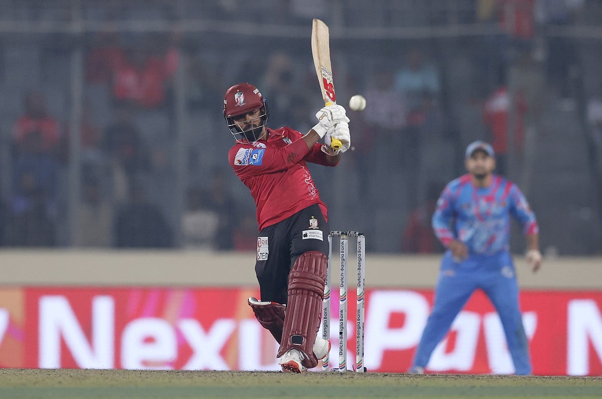 অপরাজিত ৮২ রানের ম্যাচ জেতানো ইনিংস খেলেন হৃদয়