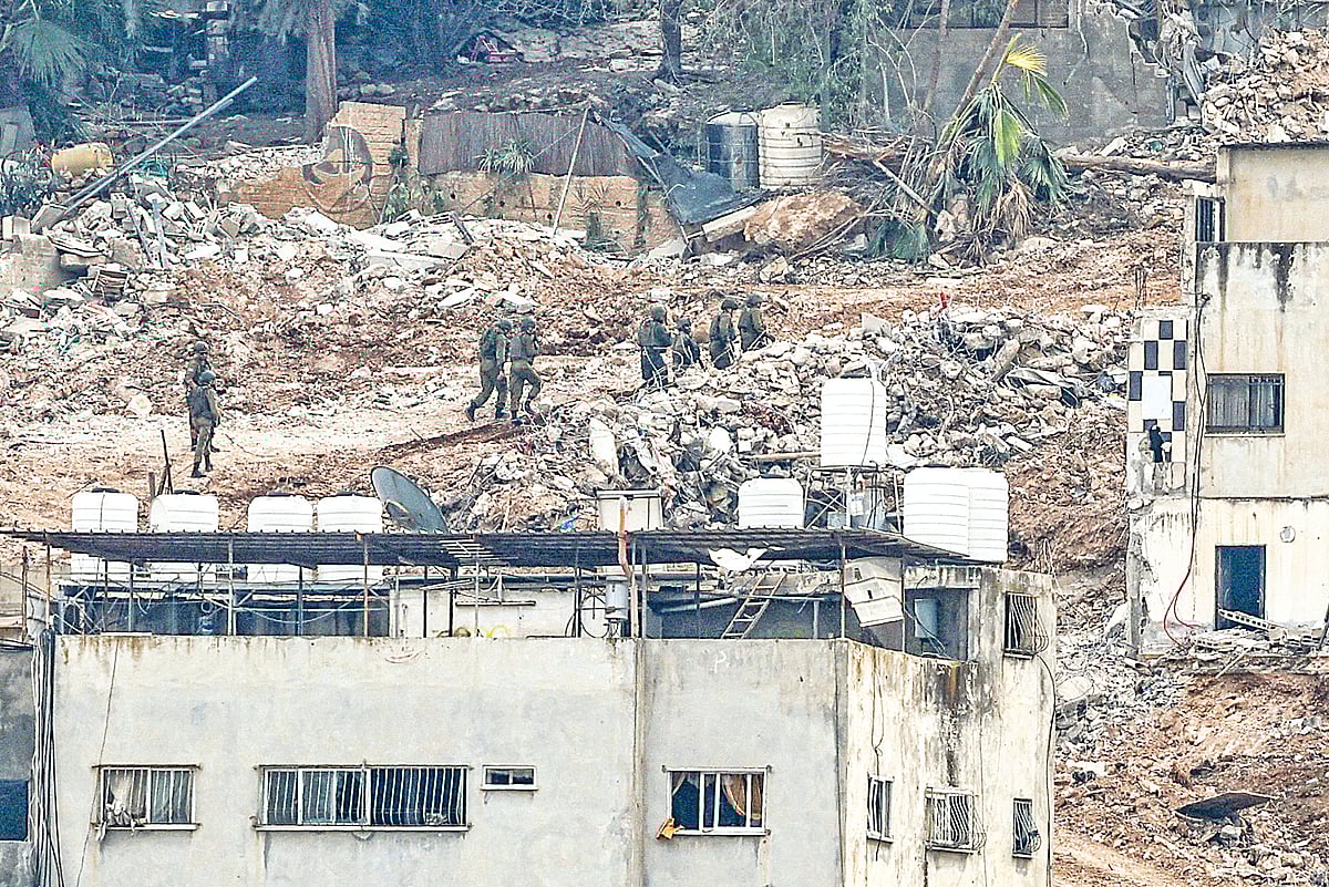 ইসরায়েলি বাহিনী গুঁড়িয়ে দিয়েছে ফিলিস্তিনিদের বসতবাড়ি। গতকাল পশ্চিম তীরের জেনিনে