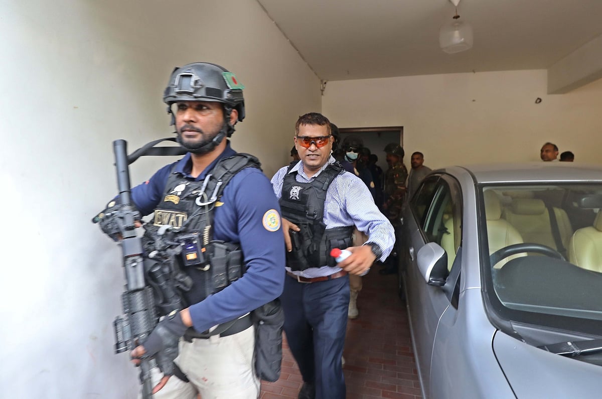 অভিযানে পুলিশের সোয়াত দল। আজ দুপুরে