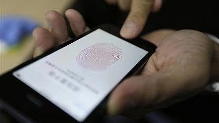 স্মার্টফোনের আঙুলের ছাপ কীভাবে কাজ করে
