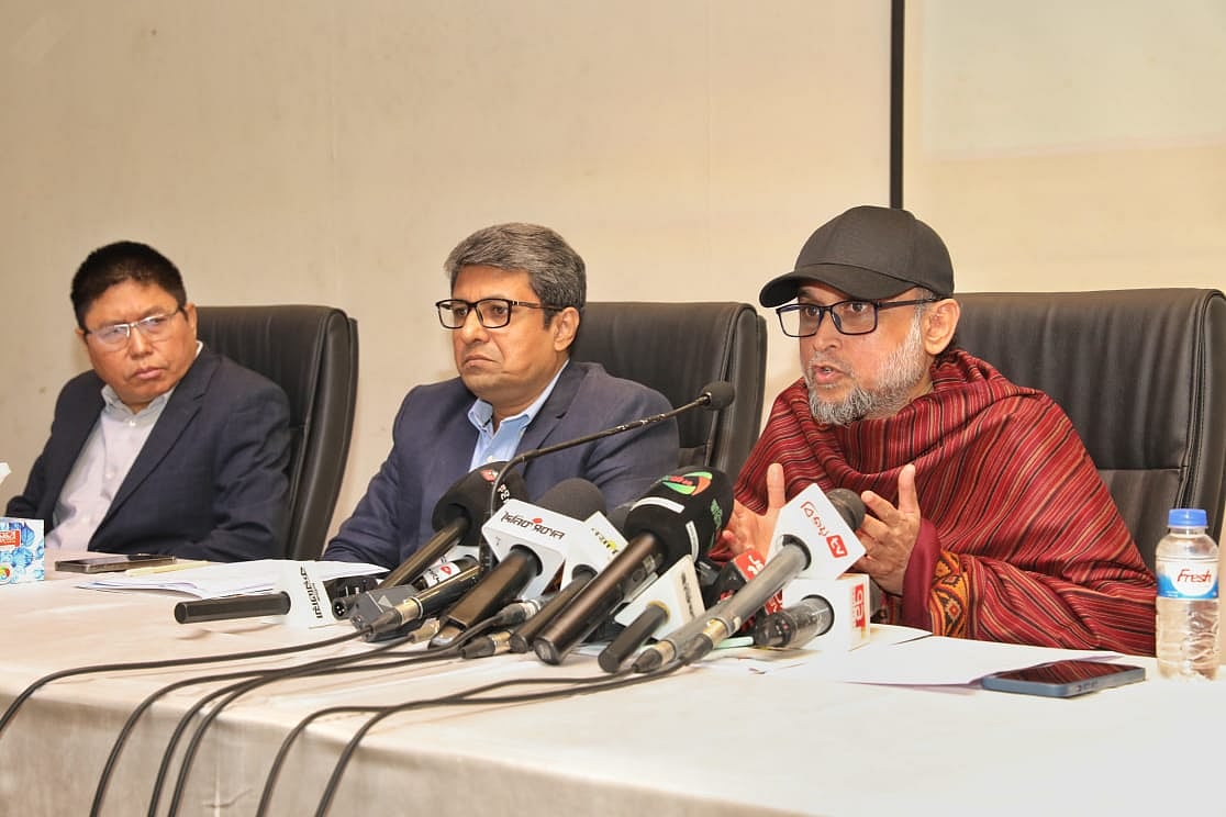 জাতীয় গ্রন্থাগার দিবস উপলক্ষে আয়োজিত সংবাদ সম্মেলন‍ে সাংবাদিকদের সঙ্গে কথা বলছেন সংস্কৃতি উপদেষ্টা মোস্তফা সরয়ার ফারুকী। রাজধানীর জাতীয় জাদুঘর, আজ ৪ ফেব্রুয়ারি