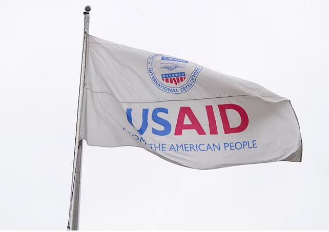 ১৯৬১ সালে যুক্তরাষ্ট্রের তৎকালীন প্রেসিডেন্ট জন এফ কেনেডি ইউএসএআইডি প্রতিষ্ঠা করেন