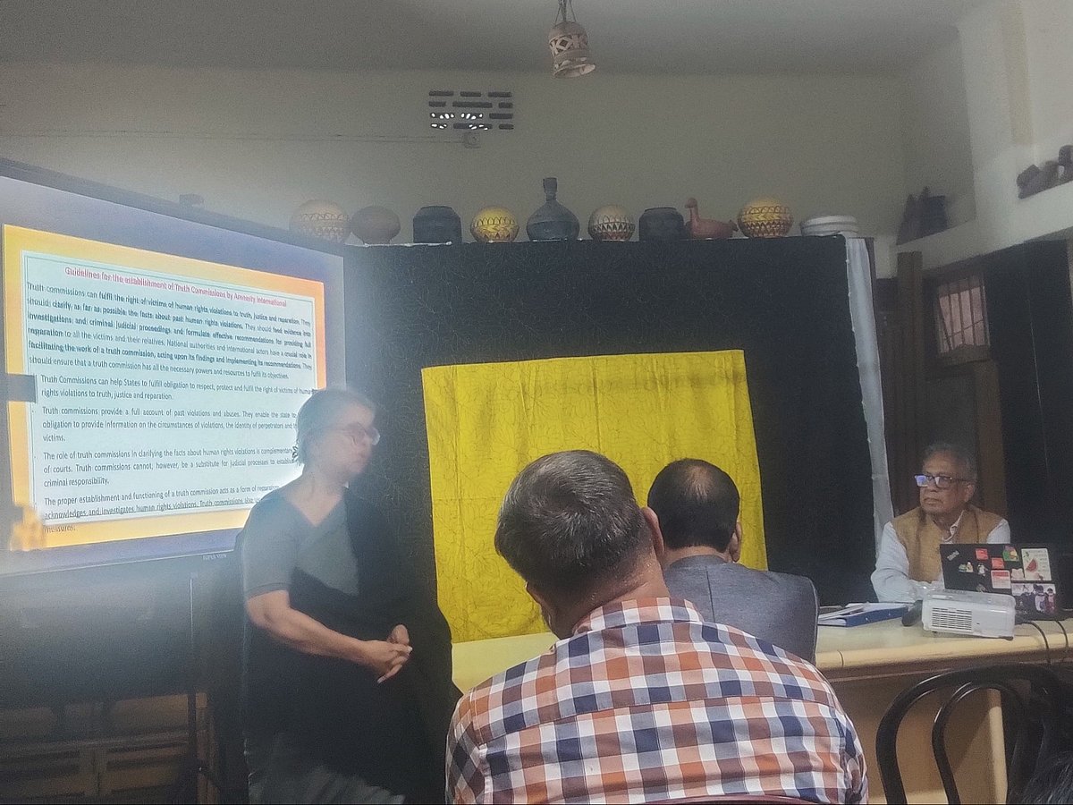 এমএসএফের উদ্যোগে আয়োজিত সেমিনারে প্রতিষ্ঠানটির প্রতিষ্ঠাতা সভাপতি সুলতানা কামালসহ অন্যরা। রাজধানীর ধানমন্ডি, আজ ৪ ফেব্রুয়ারি