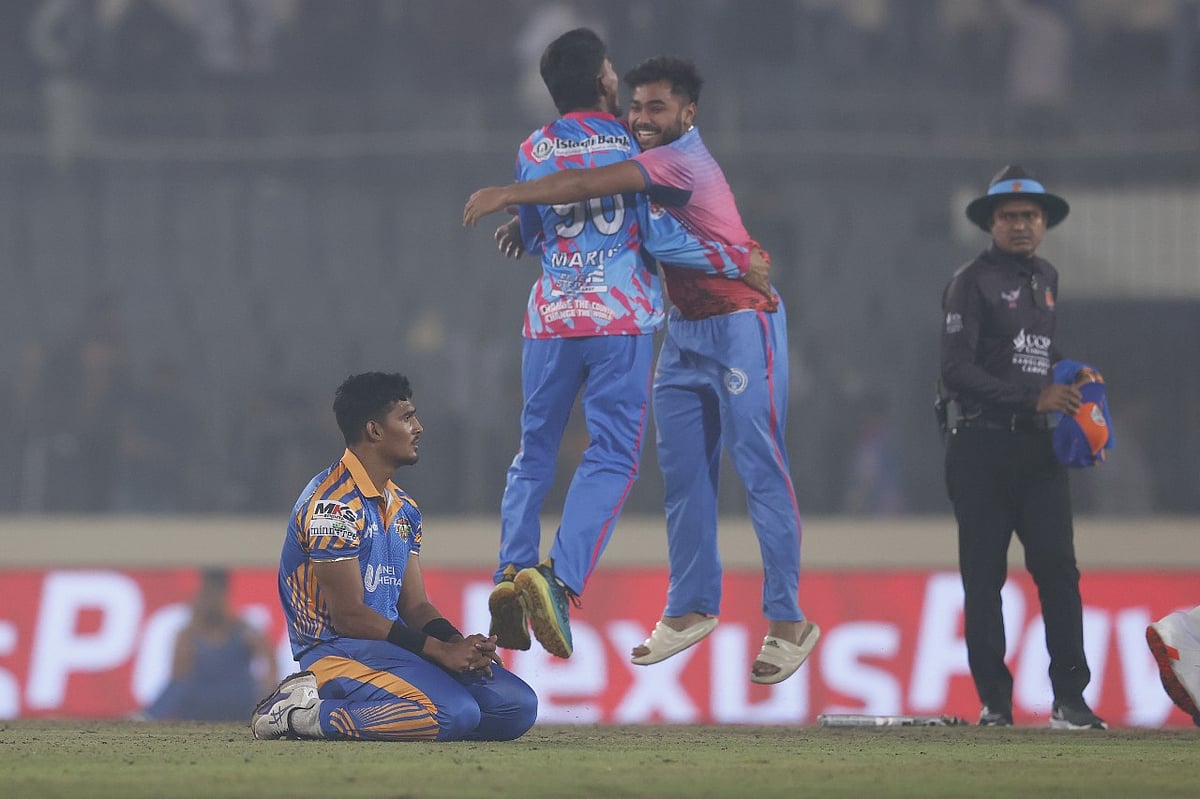 জয়ের উচ্ছ্বাস আলিস–পারভেজদের। হতাশ মুশফিক