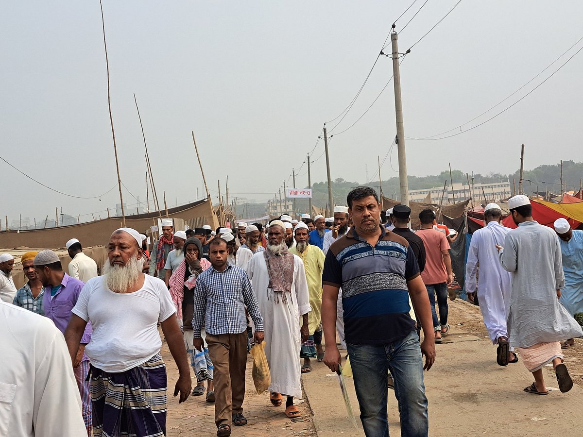 ইজতেমার দ্বিতীয় ধাপের ইজতেমার আখেরি মোনাজাত দুপুরে। আজ বুধবার সকালে