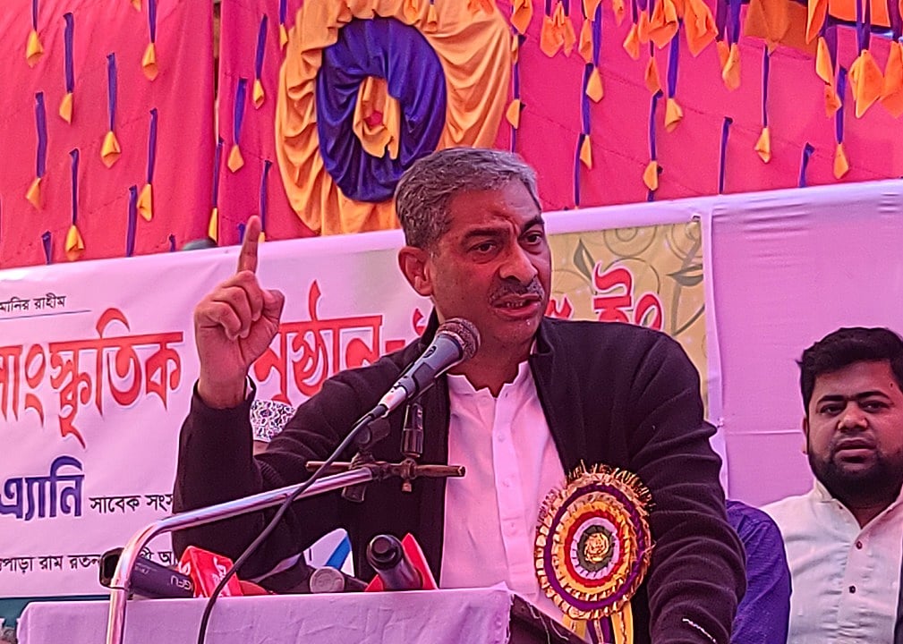 অনুষ্ঠানে বক্তব্য দিচ্ছেন শহীদ উদ্দিন চৌধুরী এ্যানি