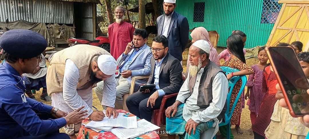 আন্দোলনে নিহত সাদিকুর রহমানের মরদেহ উত্তোলনে আপত্তি জানায় পরিবার। পরে মরদেহ না তুলতে লিখিত দেন পরিবারের সদস্যরা। গতকাল মঙ্গলবার দুপুরে