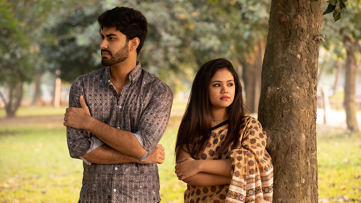 অতীত নিয়ে পড়ে থাকলে সম্পর্ক এগিয়ে নেওয়া কঠিন হয়ে পড়ে