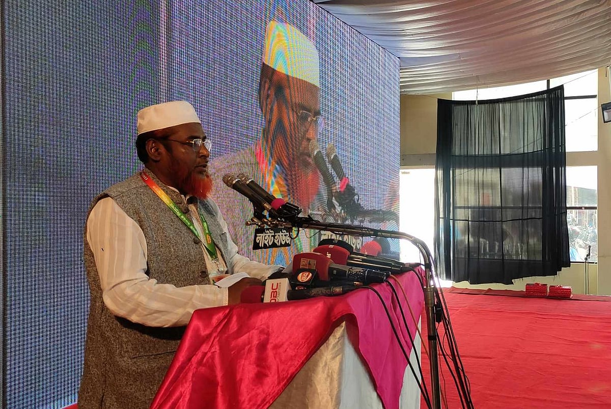 জুলাই ২০২৪ বিপ্লবের শহীদ স্মারক ‘২য় স্বাধীনতার শহীদ যারা’ গ্রন্থের মোড়ক উন্মোচন অনুষ্ঠানে কথা বলেন জামায়াতে ইসলামীর সেক্রেটারি জেনারেল মিয়া গোলাম পরওয়ার। বুধবার সকালে খুলনা প্রেসক্লাবের ব্যাংকুয়েট হলে