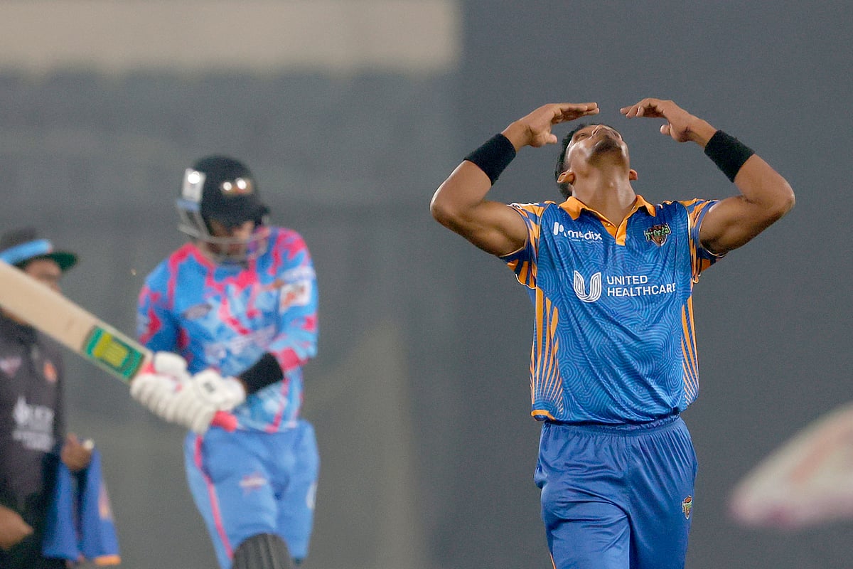 মুশফিক হাসানের এই প্রতিক্রিয়া উইকেটশিকারের আনন্দে। যদিও শেষ পর্যন্ত হতাশায় পুড়তে হয়েছে তাঁকে।