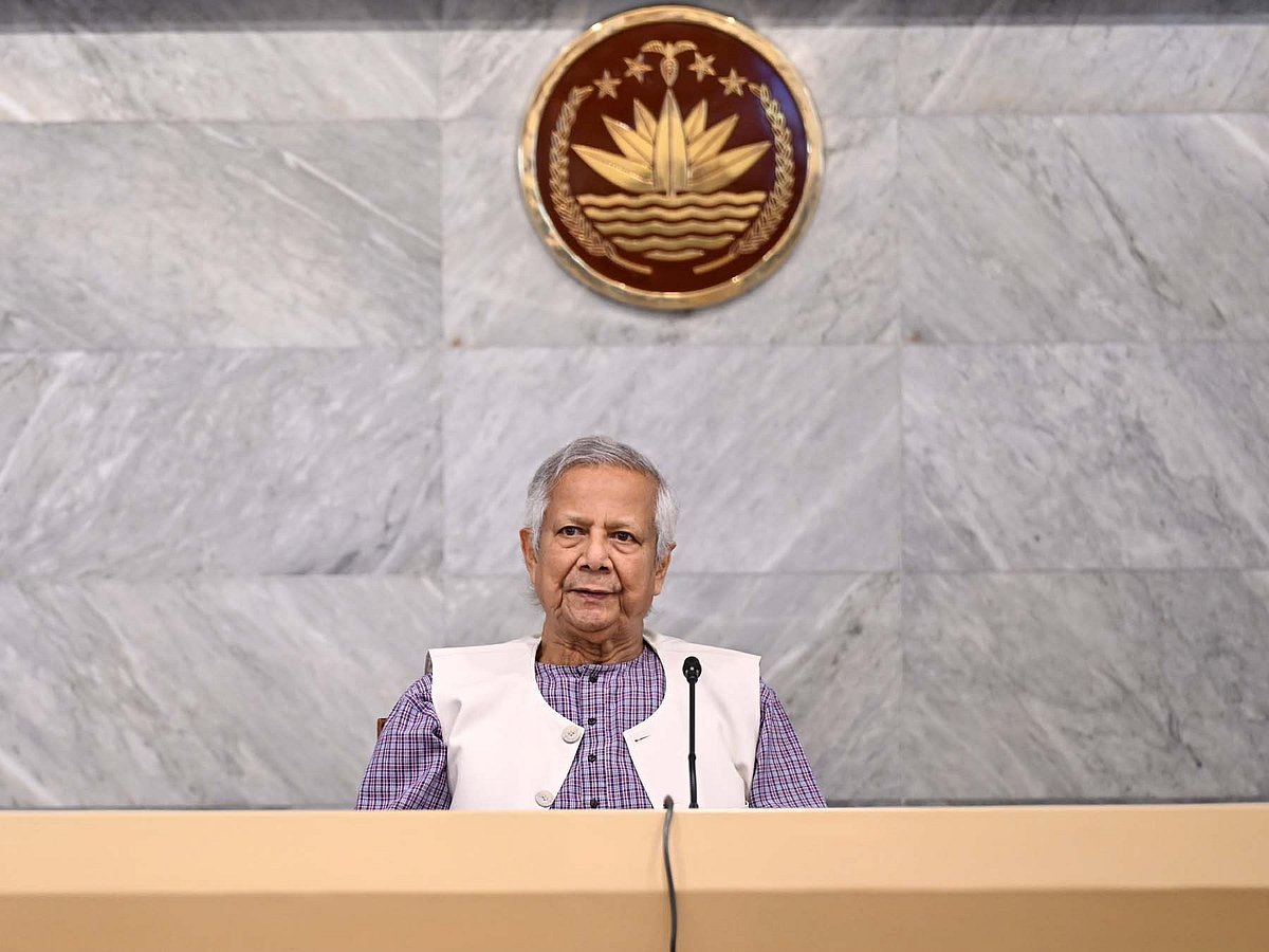 প্রধান উপদেষ্টা অধ্যাপক মুহাম্মদ ইউনূস উপদেষ্টা পরিষদের বৈঠকে সভাপতিত্ব করেন। ঢাকা, ৬ ফেব্রুয়ারি