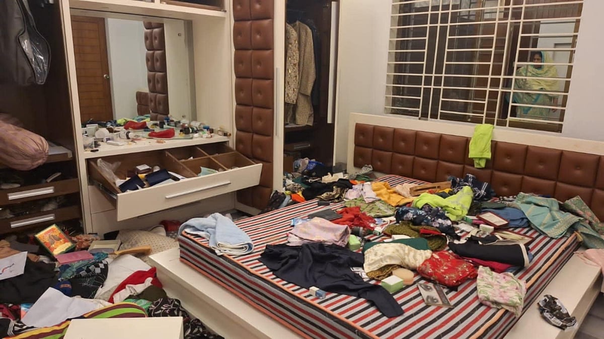 ঢাকা জেলা আওয়ামী লীগের ধর্মবিষয়ক সম্পাদক মুজিবুর রহমানের বাড়িতে হামলা ও ভাঙচুর চালানো হয়েছে। বৃহস্পতিবার রাতে দক্ষিণ কেরানীগঞ্জের শুভাঢ্যা ইউনিয়নের কালীগঞ্জ এলাকায়