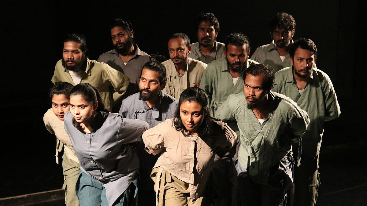 ‘পাখিদের বিধানসভা’ নাটকের দৃশ্য। ছবি: নির্দেশকের সৌজন্যে