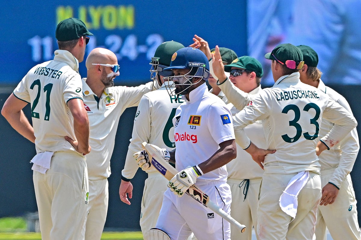 বিদায়ী টেস্ট খেলতে নামা দিমুথ করুণারত্নে প্রথম ইনিংসে ৩৬ রানে আউট হয়েছেন