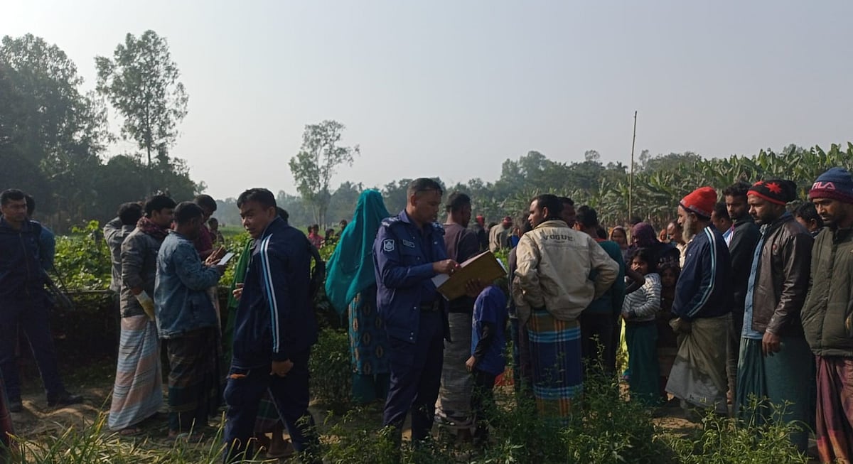 রংপুরের পীরগঞ্জে হত্যাকাণ্ডের শিকার দেলোয়ারা বেগমের কেটে নেওয়া মাথা উদ্ধারে অভিযান চালায় পুলিশ। শুক্রবার সন্ধ্যার আগে উপজেলার বড় বদনাপাড়া গ্রামে