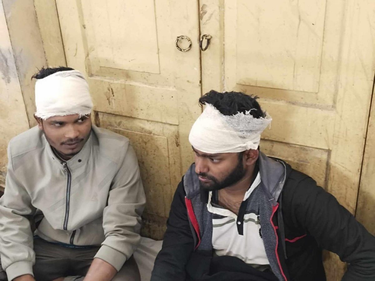 যশোর বিশ্ববিদ্যালয়ে দুই বিভাগের শিক্ষার্থীদের মধ্যে সংঘর্ষে কয়েকজন আহত হয়েছেন। আজ শনিবার সকালে