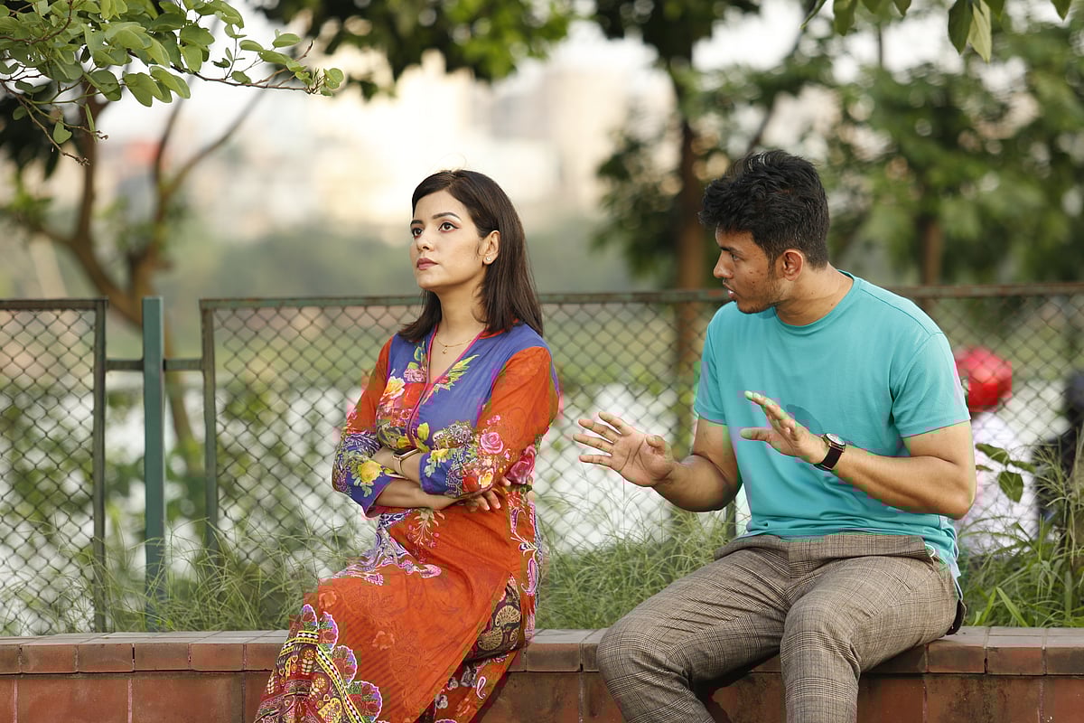 সম্পর্কে তিক্ততা জমে জমে গড়ে ওঠে অভিযোগের পাহাড়