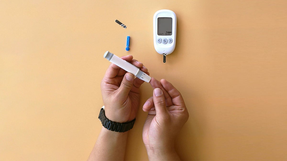 কোনো উপসর্গ না থাকলেও ৪০ পেরোনোর পর প্রত্যেক ব্যক্তিরই প্রতিবছর একবার ডায়াবেটিস পরীক্ষা করানো প্রয়োজন