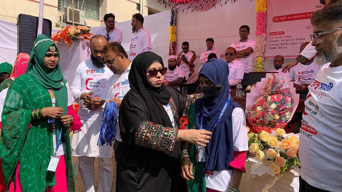 গাজীপুরের শ্রীপুরের মাওনা উত্তরপাড়া গ্ৰামে শ্রমিকদের স্বাস্থ্যসেবা দিতে ‘স্বাস্থ্য সাথী’ কার্যক্রমের উদ্বোধন করা হয়। শনিবার দুপুরে