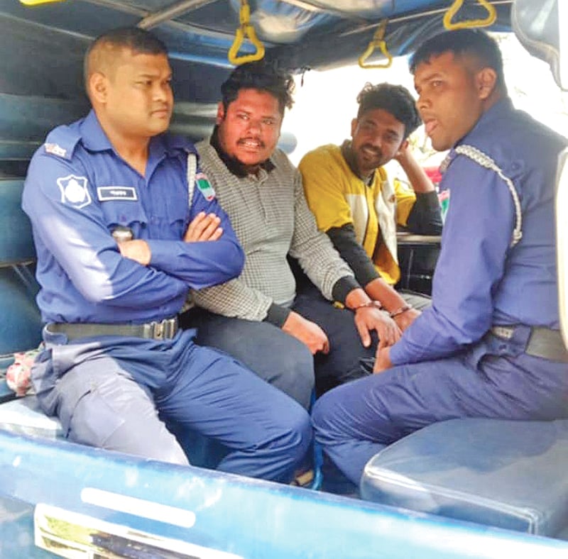 কুষ্টিয়ায় গ্রেপ্তার নিষিদ্ধঘোষিত ছাত্রলীগের দুই নেতা। গতকাল দুপুরে কুমারখালীতে