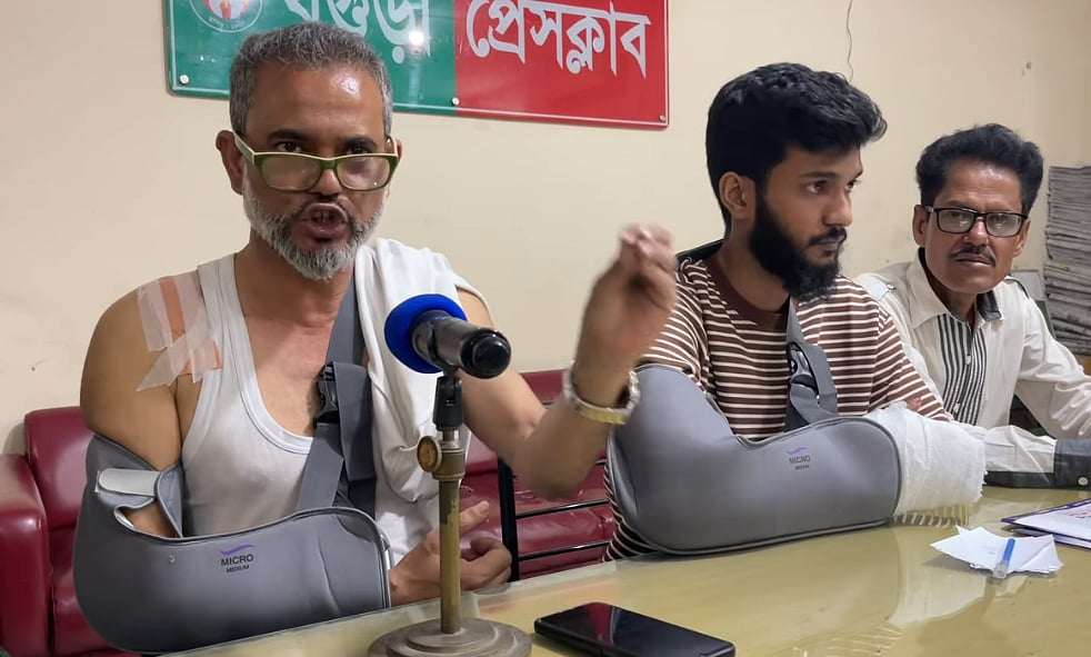 আহত আপেল মাহমুদ সংবাদ সম্মেলন করে হামলার ঘটনার প্রতিবাদ জানান। আজ রোববার দুপুরে বগুড়া প্রেসক্লাবে