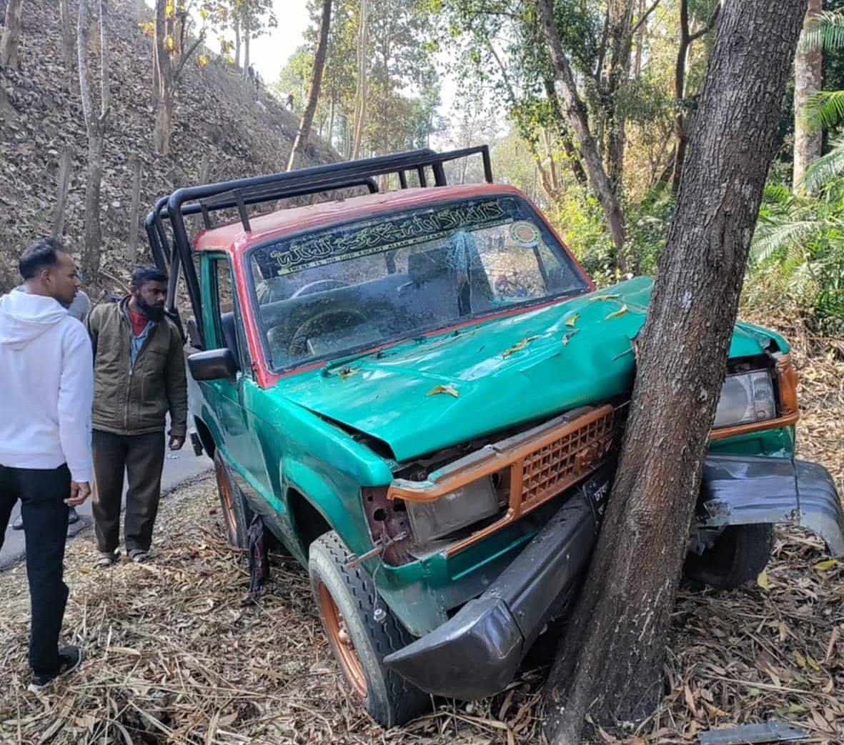 দুর্ঘটনা কবলিত জিপ