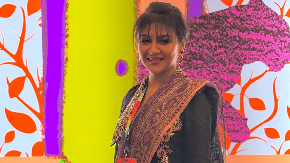 রটারড্যাম উৎসবে জয়া। অভিনেত্রীর ফেসবুক থেকে