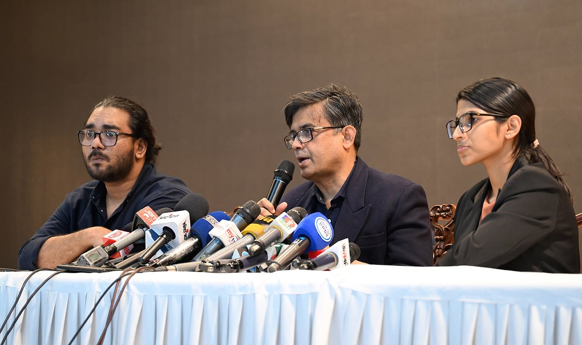 প্রধান উপদেষ্টার প্রেস সচিব শফিকুল আলম ফরেন সার্ভিস একাডেমিতে আয়োজিত সংবাদ সম্মেলনে বক্তব্য দেন। ঢাকা, ১০ ফেব্রুয়ারি