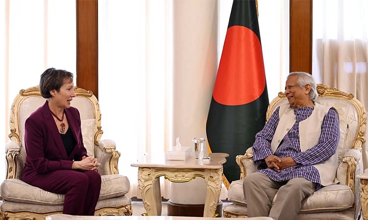 প্রধান উপদেষ্টা অধ্যাপক মুহাম্মদ ইউনূসের সঙ্গে আজ ঢাকায় নিযুক্ত যুক্তরাষ্ট্রের চার্জ দ্য অ্যাফেয়ার্স ট্রেসি জ্যাকবসন সাক্ষাৎ করেন