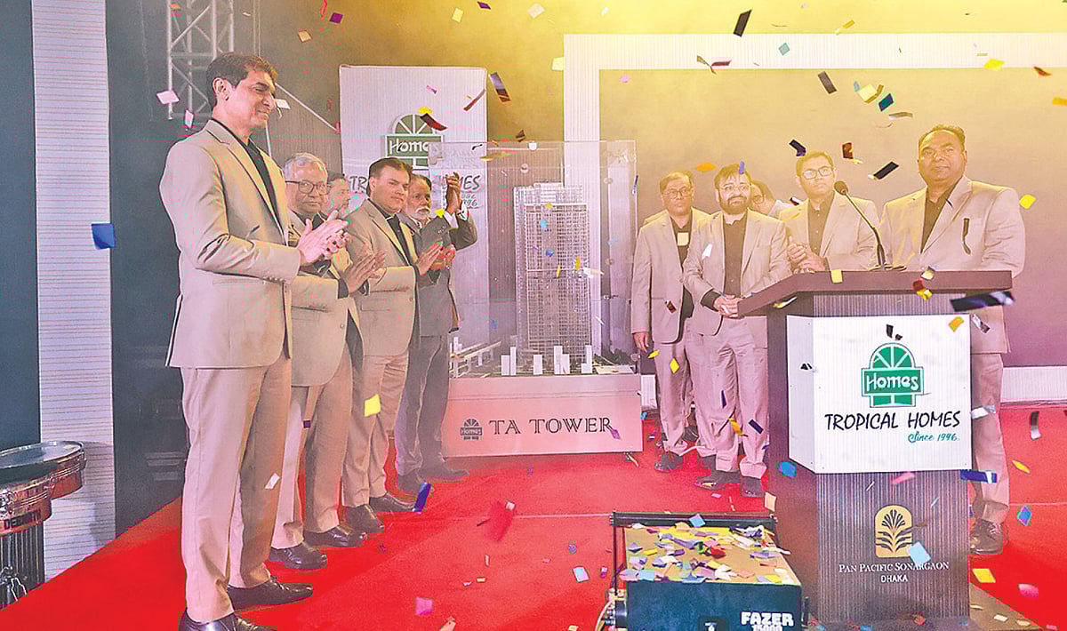 ৩০ বছর পূর্তি উপলক্ষে দেশের প্রথম ৪৫ তলা ভবন টিএ টাওয়ারের অবিকল নকশা বা ডামি আনুষ্ঠানিকভাবে উন্মোচন করে ট্রপিক্যাল হোমস। আজ মঙ্গলবার রাজধানীর সোনারগাঁও হোটেলে