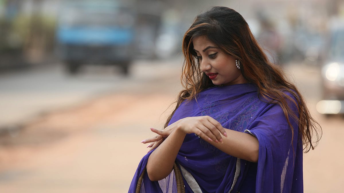 ধুলা শুধু ত্বককেই নয়, চুলও করে তুলছে নিষ্প্রাণ