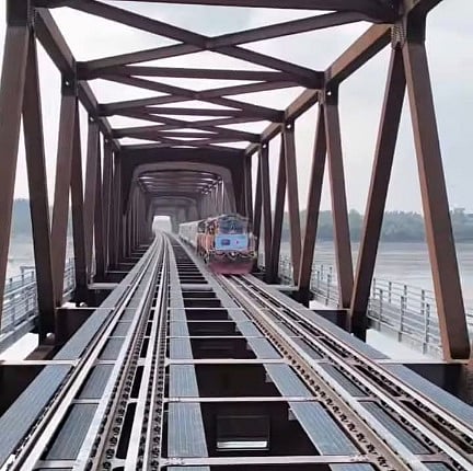 যমুনা রেল সেতু দিয়ে যাত্রীবাহী ট্রেন চলাচল শুরু হয়েছে