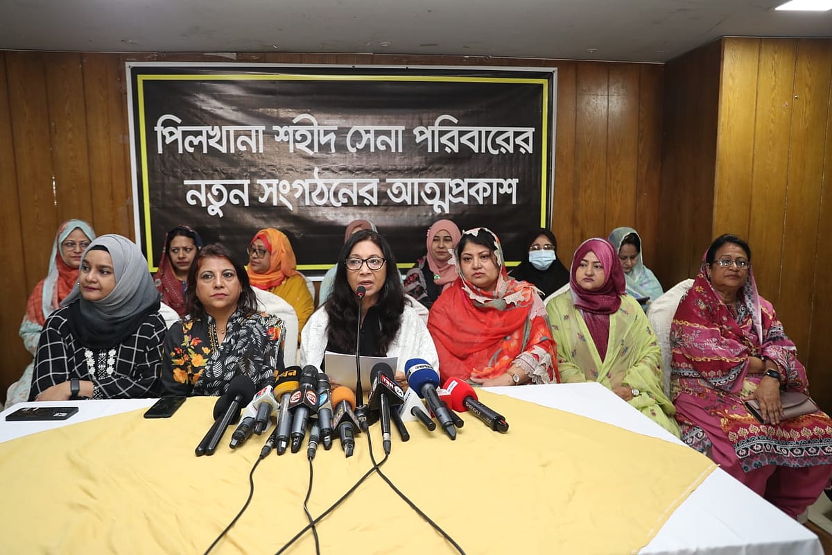 রাজধানীর মহাখালীর রাওয়া ক্লাবে পিলখানা হত্যাকাণ্ডে শহীদ পরিবারের সংবাদ সম্মেলন। ঢাকা, ১২ ফেব্রুয়ারি