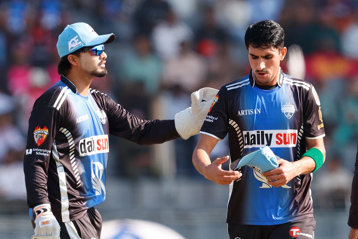 রংপুর অধিনায়ক নুরুলের সঙ্গে আকিফ