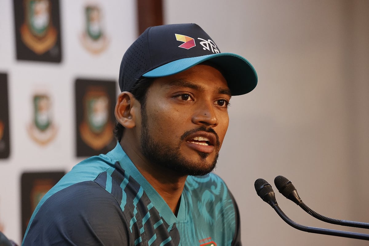 বাংলাদেশ অধিনায়ক নাজমুল হোসেন