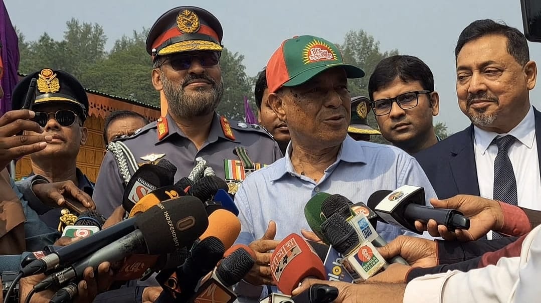 গাজীপুরের সফিপুরে আনসার ও গ্রাম প্রতিরক্ষা বাহিনীর জাতীয় সমাবেশে অন্তর্বর্তীকালীন সরকারের স্বরাষ্ট্র উপদেষ্টা মো. জাহাঙ্গীর আলম চৌধুরী। আজ সকাল ১০টার দিকে