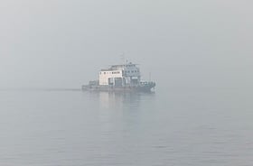 কুয়াশার কারণে দৌলতদিয়া-পাটুরিয়া নৌপথে দেড় ঘণ্টা বন্ধের পর ফেরি চালু