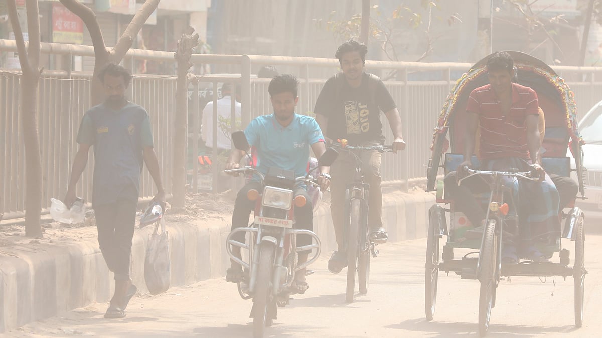 এ বছরের জানুয়ারিতে ঢাকা প্রায় প্রতিদিনই বিশ্বের শীর্ষ পাঁচ দূষিত শহরের মধ্যে ছিল