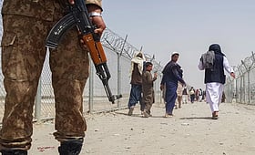 পাকিস্তান-আফগানিস্তান যুদ্ধ কেন নিয়ন্ত্রণের বাইরে চলে যাচ্ছে