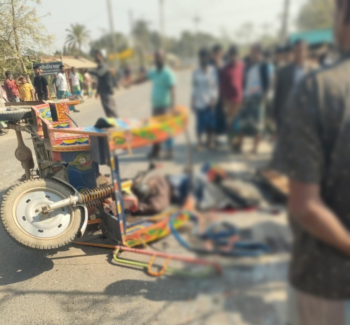 ট্রাক্টরের সঙ্গে সংঘর্ষে অটোরিকশা দুমড়েমুচড়ে যায়। আজ শুক্রবার সকালে ময়মনসিংহের ভালুকার গোয়ারী ভাওয়ালিয়া বাজু বালিকা উচ্চবিদ্যালয়ের সামনের সড়কে