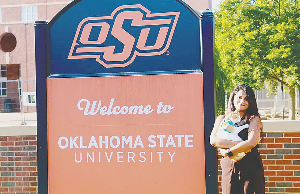 কাছে না থাকলেই বিড়ালটা নাওয়া–খাওয়া ছেড়ে দেয়, চোখের পানি ফেলে। আদরের বিড়ালকে দেশ থেকে যুক্তরাষ্ট্রে উড়িয়ে নিয়ে গেছেন জ্যোতি