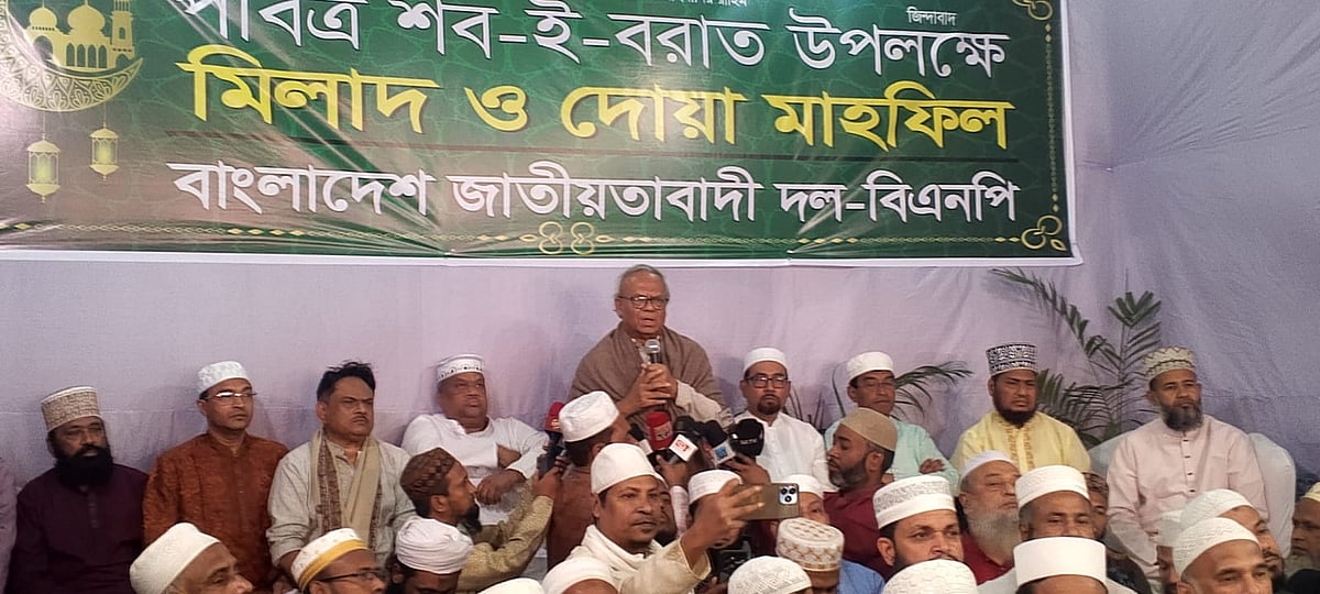 বিএনপির জ্যেষ্ঠ যুগ্ম মহাসচিব রুহুল কবির রিজভী দলের কেন্দ্রীয় কার্যালয়ে আয়োজিত দোয়া মাহফিলে বক্তব্য দেন। নয়াপল্টন, ঢাকা, ১৪ ফেব্রুয়ারি