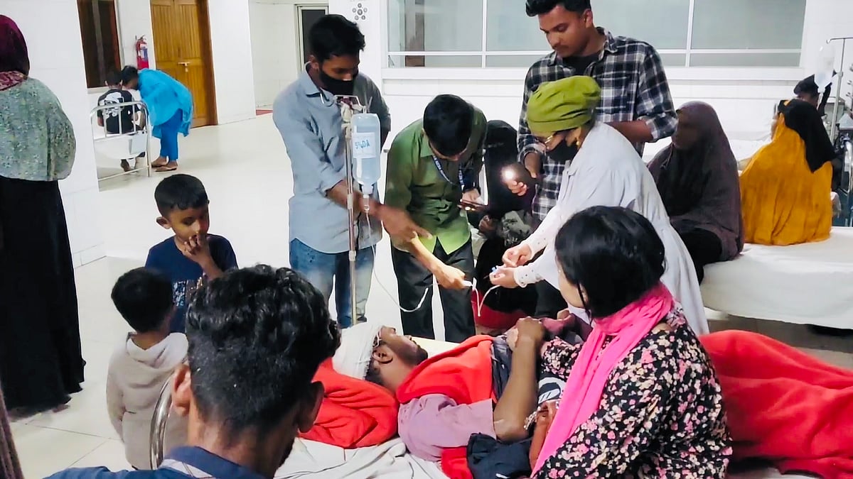 আহতদের  মাদারীপুর ২৫০ শয্যা জেলা হাসপাতালে ভর্তি করা হয়েছে। আজ শনিবার সকালে